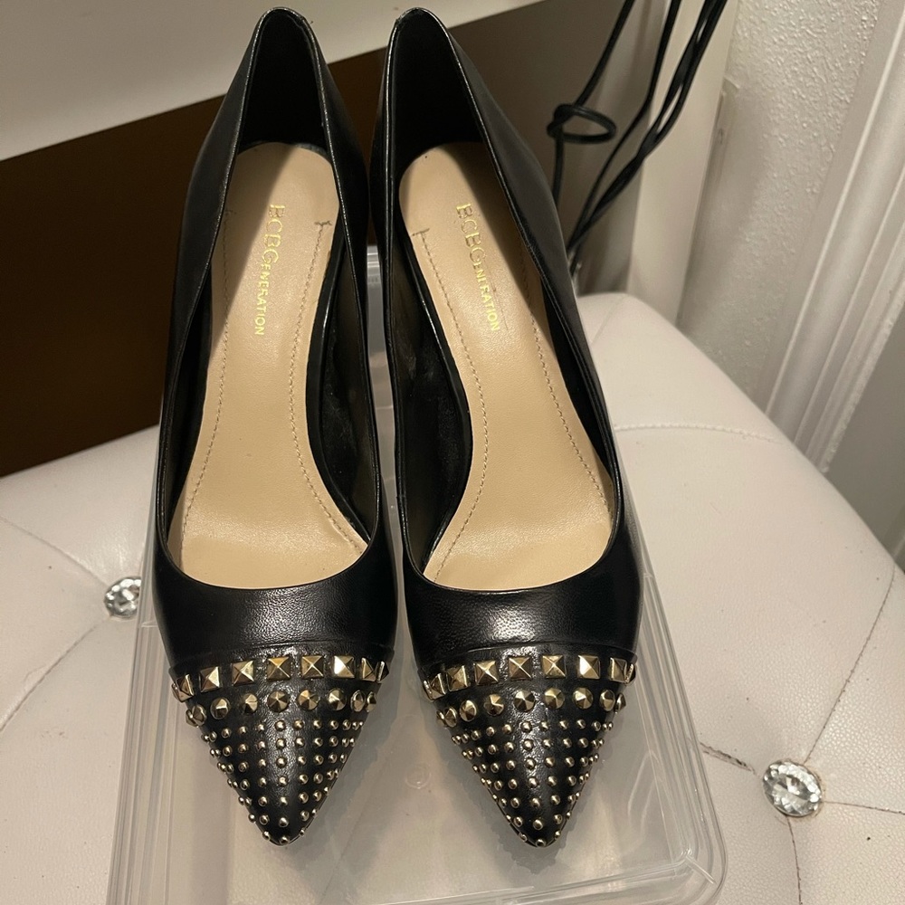 Leather point BCBG heels size 8